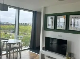 Modern 1-Bedroom Apartment in The Hub, Milton Keynes - FREE PARKING