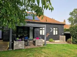 Swift Host - Owl Barn - Sleeps 2 - EV Charger - Pet Friendly