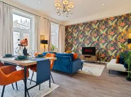 Spacious Luxury City Apartment with Terrace & High Ceiling