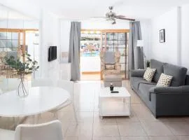 Apartamento de 2 Dormitorios con Piscina en Costa Adeje