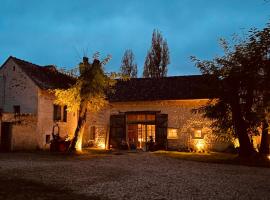 Le Moulin de Gaudais, 16p, 7ch, 350m2, Piscine, hotel in Oyré