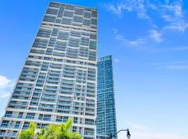 40th floor High Ceiling Condo Icon Brickell with Bay and Pool view and 5 star amenities
