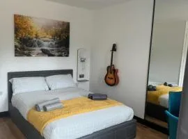 Modern Spacious Crawley Studio