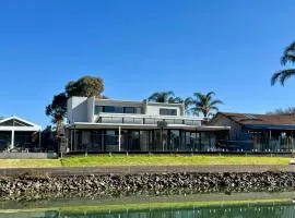 6-Bed Lake Escape for Families & Friends