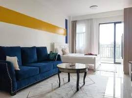 Ruaka studio apartment with a pool