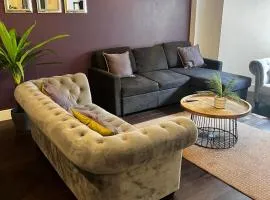 Sophisticated & Chic, Central Flat