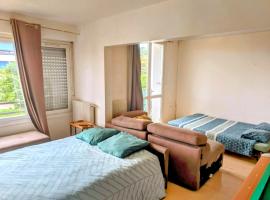 Chambre privée 4 à 5 personnes, ANGLET Quintaou, ξενοδοχείο στο Ανγκλέ