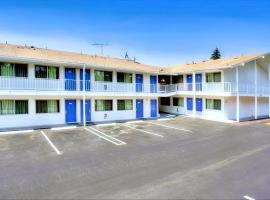 Motel 6-Tigard, OR - Portland South - Lake Oswego، فندق في تيغارد