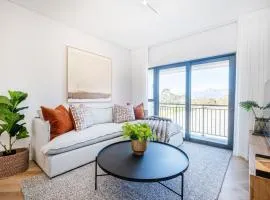 Paarl 225 - Lux Modern 2 Bedroom Apartment with Parking