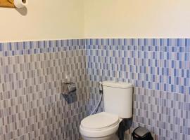 Lintang Tetebatu by RHM Indonesia, hotel in Surebaye