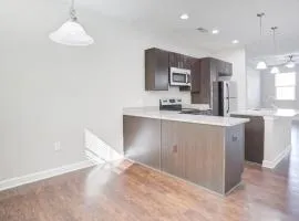 Upscale King 3BR Townhouse Pineville