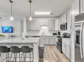 Luxe King 3BR Suite to Downtown Durham
