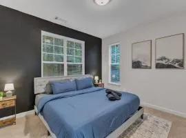 Upscale King 2BR Suite Mins to Downtown Raleigh