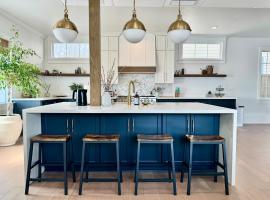 Elegant Garden District 4BR Home, hotel con bañera de hidromasaje en Nueva Orleans