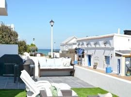 White Waves Beach Apartment, pet-friendly hotel sa Bloubergstrand