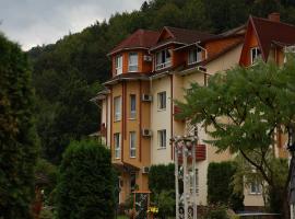 Маєток Сокільське, khách sạn 3 sao ở Tyudiv