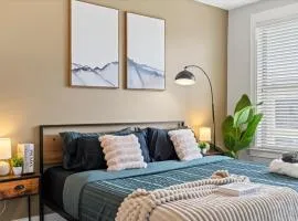 Luxe King 3BR in Waverly Charlotte
