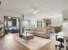 Luxe King 3 Bedroom Suite North Raleigh