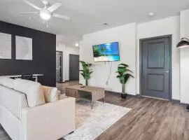 Luxe King 3 Bedroom Suite in North Raleigh