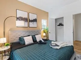 Luxe King 3BR Townhouse Mins to Uptown Charlotte NC