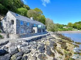 2 The Boathouse