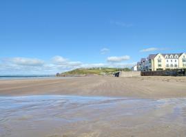 32 St Brides Bay View Apts, hotel en Broad Haven