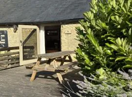 The Parlour Cotswolds Farm Stay With Pool