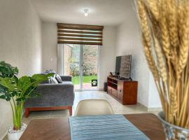 Amplio departamento en PB con patio y alberca, διαμέρισμα σε Querétaro