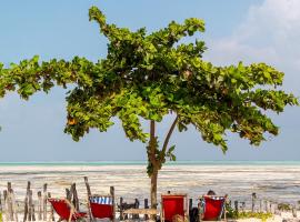 Uhuru Beach，位于江比阿的酒店