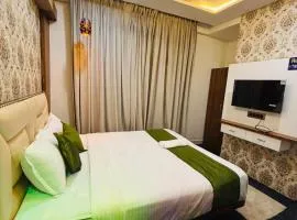 Hotel Adhira's