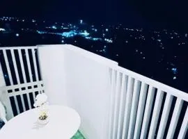 Reflective Woodscape- 1 Bedroom with Balcony