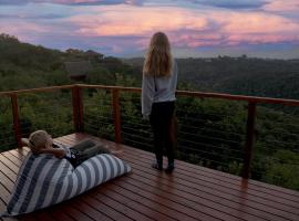 Loerie's Rest Cabin، فندق في خليج فيكتوريا