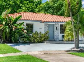 Luxury Vacation House in Miami’s Center!