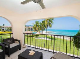 Georgetown Villas #202 Oceanfront on 7 Mile Beach, chalupa v destinaci George Town