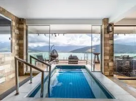 Casa com Piscina Aquecida, Churrasqueira e Vista