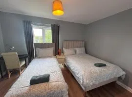 Entire place close to Airport & City