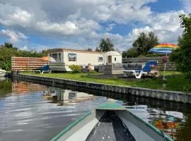 Houseboatvinkeveen Lelie