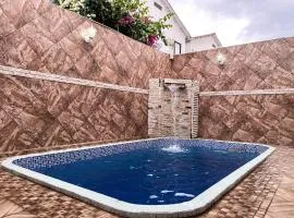 Casa con Piscina Privada, Asadero Bbq y 4 cuartos en Guayaquil