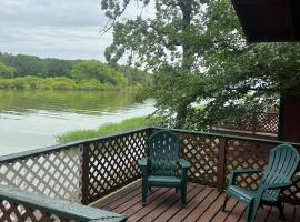 Anchor Inn Marina and Resort, ξενοδοχείο σε Quinlan