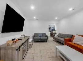Modern Cali Comfort- Spacious 3BR Home Near Disneyland & Beaches