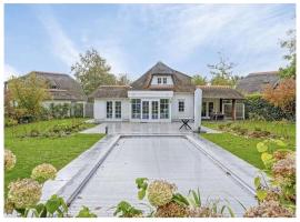 Marianne van Nispen, hotel em Kamperland