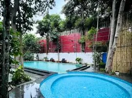 Holy Villa