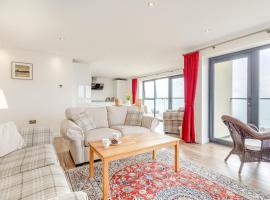 Shore, hotel in Hythe