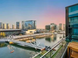 Flinders Wharf - River Views & Free Parking