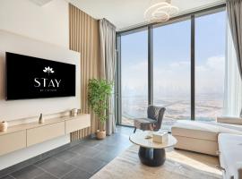 STAY BY LATINEM Luxury 1BR Holiday Home CB 3607 Near Burj Khalifa, ξενοδοχείο στο Ντουμπάι