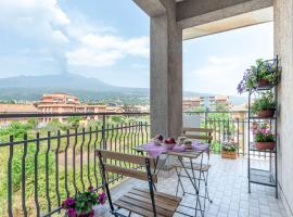 Etna & Sea View Apartment, hotel en Giarre