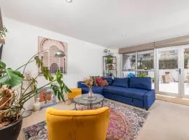 Central Braddon Retreat near Cafes and Culture