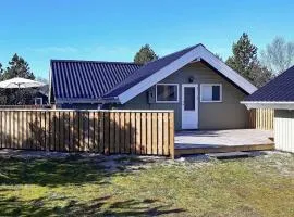 6 person holiday home in Ålbæk