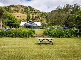 Dunluce Coastal Farmstay - Kaikoura Holiday Home