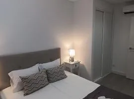 Skynest 61 Faro Airport Guest House